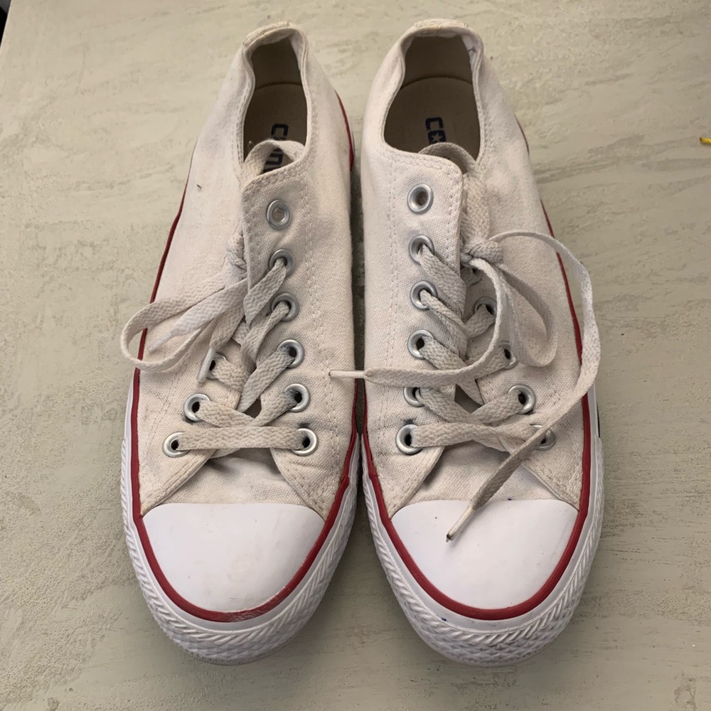 White converse 👟